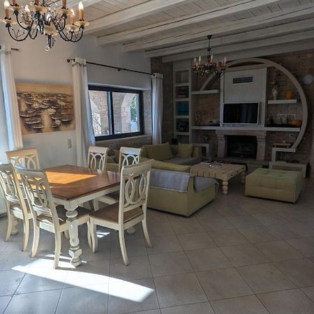 Magnificent, Authentic Private Villa And The Guest House カルダミリ エクステリア 写真