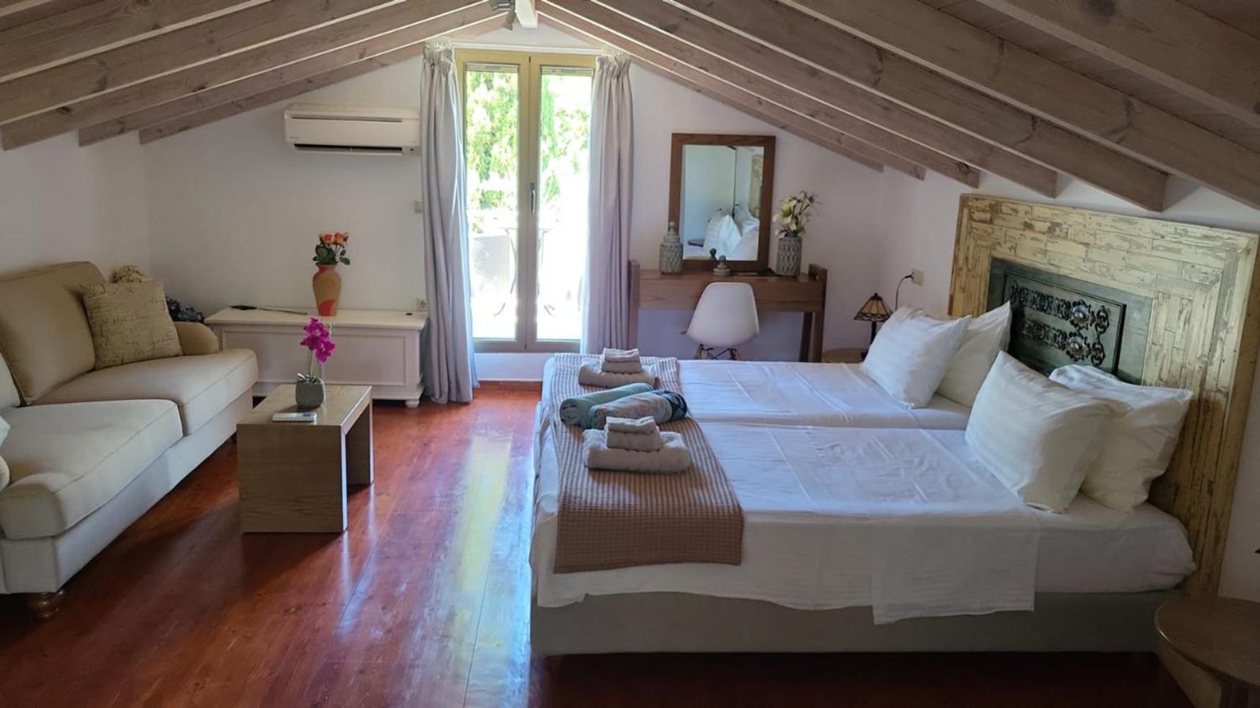 Magnificent, Authentic Private Villa And The Guest House カルダミリ エクステリア 写真